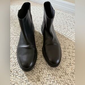 Johnston & Murphy Women’s IRENE Black Soft Waterproof Leather Booties